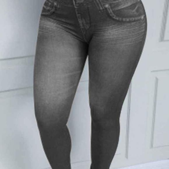 New without tags. Charcoal black seamless stretch jeggings. Women's Size XXL - Picture 3 of 3